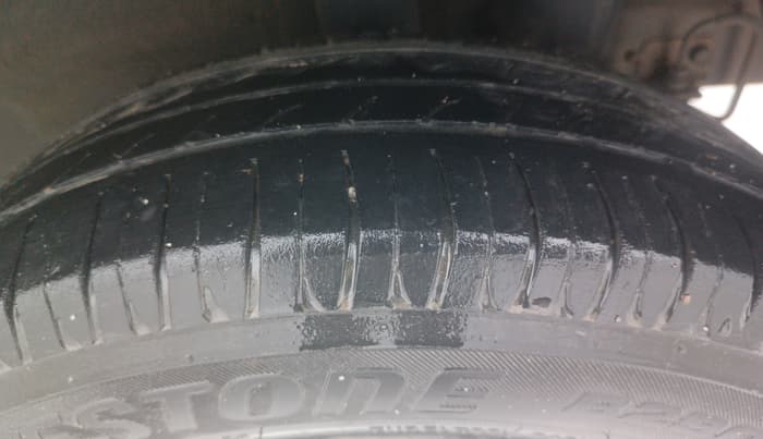 2014 Hyundai Grand i10 ASTA AT 1.2 KAPPA VTVT, Petrol, Automatic, 1,00,172 km, Left Rear Tyre Tread