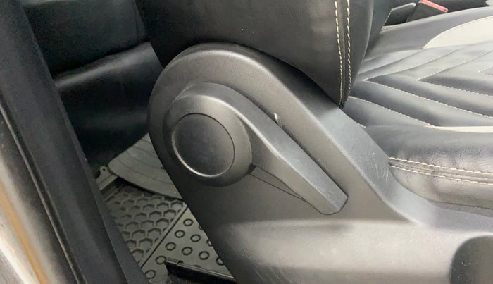 2022 Tata PUNCH PURE MT, Petrol, Manual, 34,449 km, Driver Side Adjustment Panel