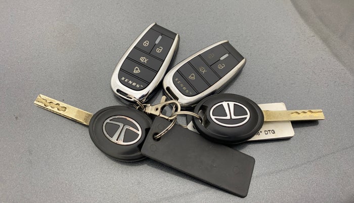 2022 Tata PUNCH PURE MT, Petrol, Manual, 34,449 km, Key Close Up