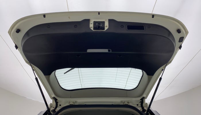 2019 Mahindra XUV500 W11, Diesel, Manual, 64,672 km, Boot Door Open