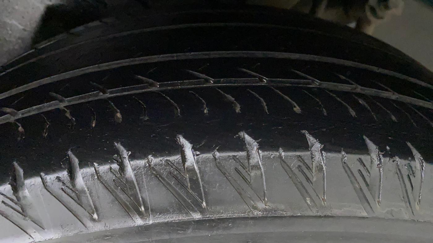 2019 Mahindra XUV500 W11, Diesel, Manual, 64,672 km, Left Rear Tyre Tread