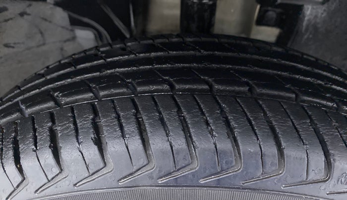 2016 Renault Kwid RXT, Petrol, Manual, 27,010 km, Right Front Tyre Tread