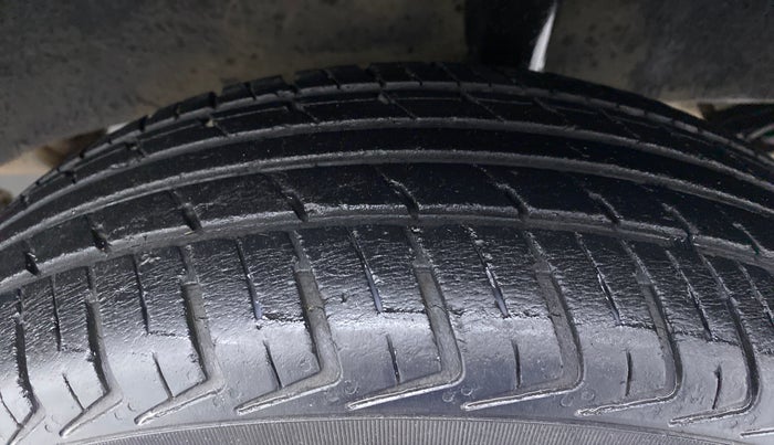 2016 Renault Kwid RXT, Petrol, Manual, 27,010 km, Left Rear Tyre Tread