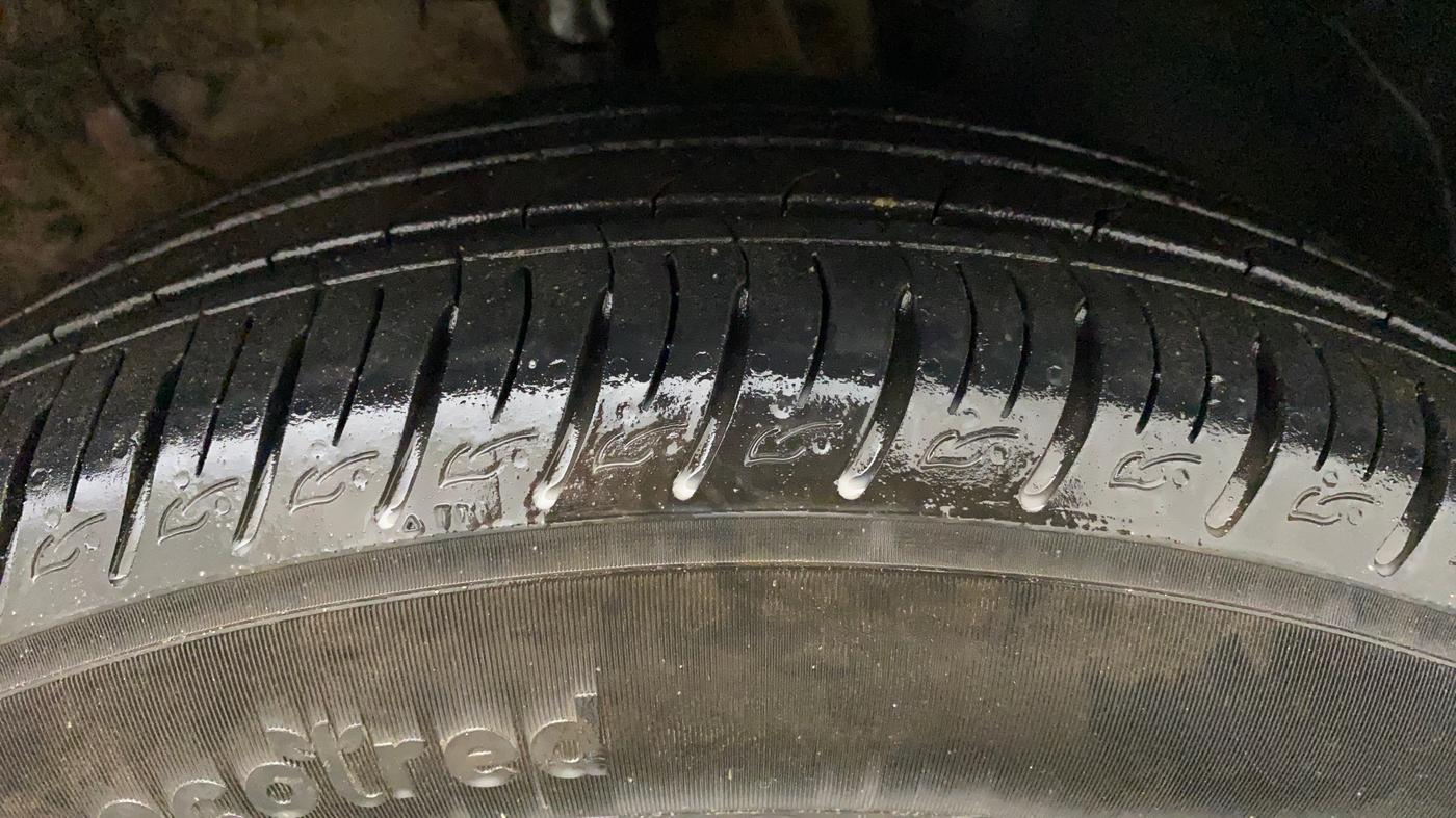 2021 KIA SONET HTK PLUS 1.5 AT, Diesel, Automatic, 85,480 km, Right Front Tyre Tread
