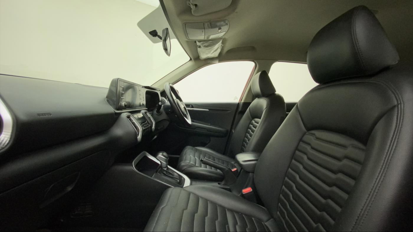 2021 KIA SONET HTK PLUS 1.5 AT, Diesel, Automatic, 85,480 km, Right Side Front Door Cabin