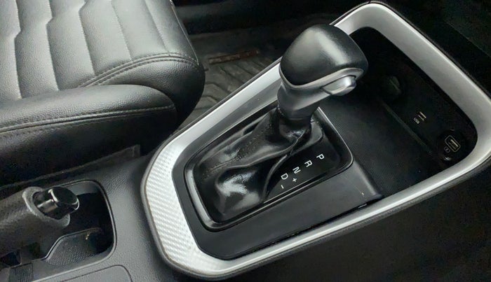 2021 KIA SONET HTK PLUS 1.5 AT, Diesel, Automatic, 85,480 km, Gear lever - Boot Cover minor damage
