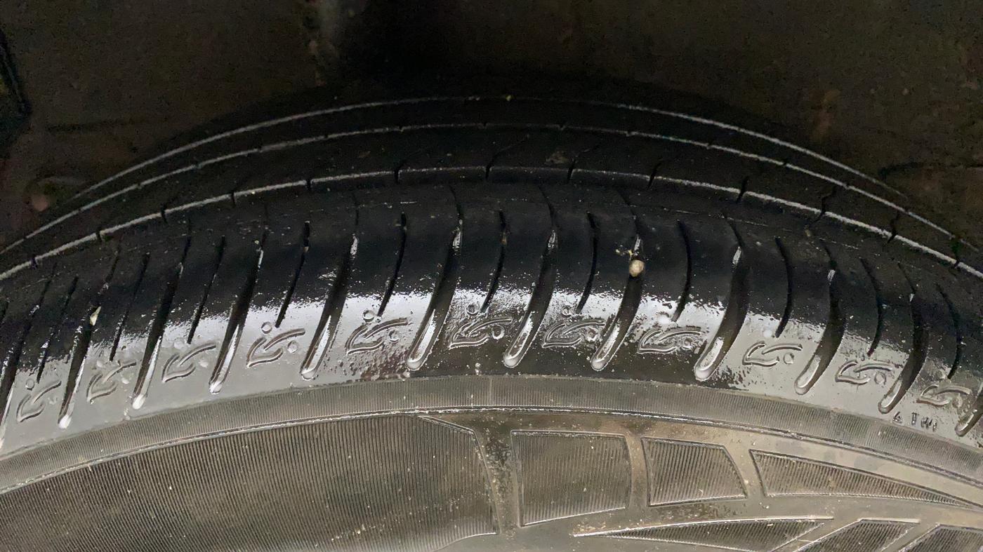 2021 KIA SONET HTK PLUS 1.5 AT, Diesel, Automatic, 85,480 km, Right Rear Tyre Tread