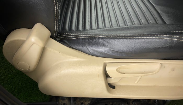 2017 Volkswagen Ameo HIGHLINE 1.2, Petrol, Manual, 41,726 km, Driver Side Adjustment Panel