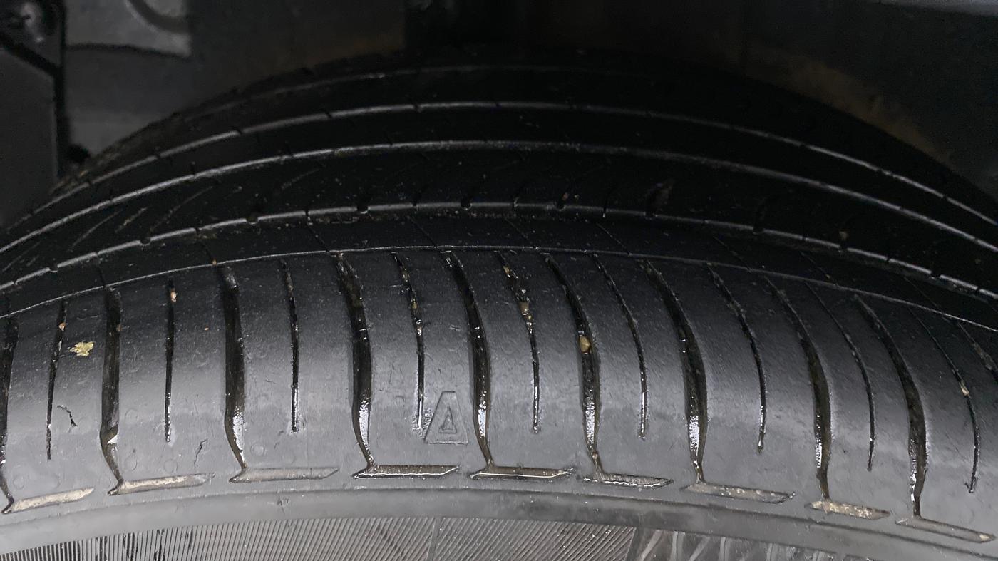 2021 Hyundai NEW I20 ASTA 1.2 MT, Petrol, Manual, 18,526 km, Right Rear Tyre Tread
