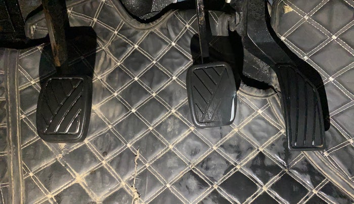 2015 Maruti Swift Dzire VXI, Petrol, Manual, 60,740 km, Pedals