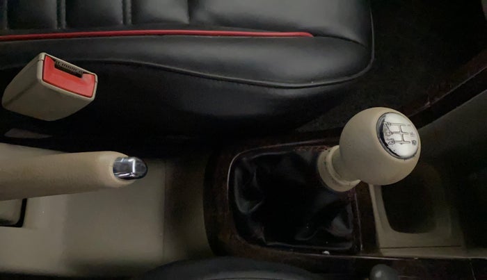 2015 Maruti Swift Dzire VXI, Petrol, Manual, 60,740 km, Gear Lever