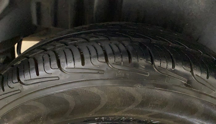2015 Maruti Swift Dzire VXI, Petrol, Manual, 60,740 km, Right Rear Tyre Tread