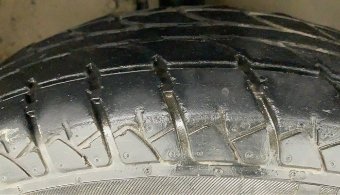 2012 Maruti Wagon R 1.0 LXI CNG, CNG, Manual, 69,668 km, Right Front Tyre Tread