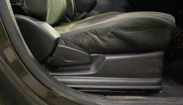 2017 Renault Kwid RXT 1.0 AMT, Petrol, Automatic, 53,753 km, Driver Side Adjustment Panel