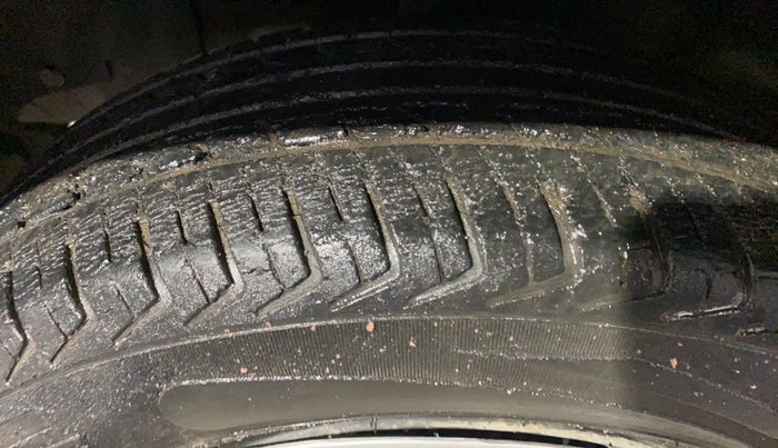 2017 Renault Kwid RXT 1.0 AMT, Petrol, Automatic, 53,753 km, Left Front Tyre Tread