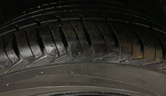 2017 Renault Kwid RXT 1.0 AMT, Petrol, Automatic, 53,753 km, Right Front Tyre Tread