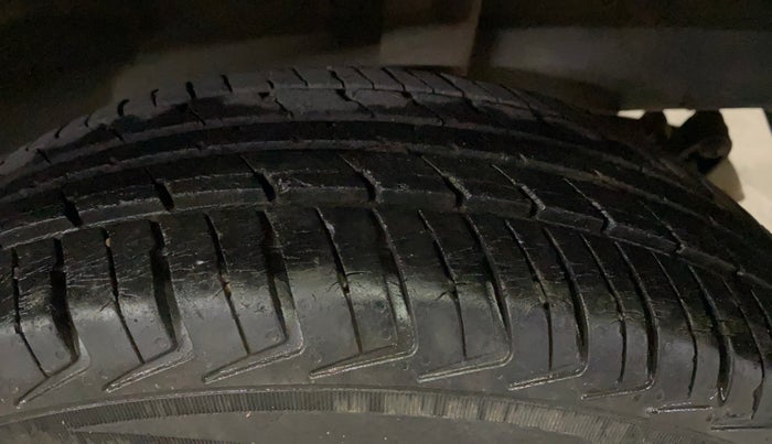 2017 Renault Kwid RXT 1.0 AMT, Petrol, Automatic, 53,753 km, Left Rear Tyre Tread