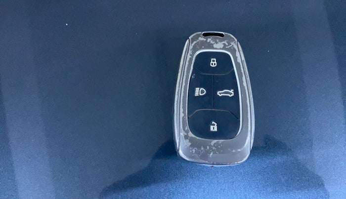 2020 Tata ALTROZ XZ PETROL, Petrol, Manual, 39,370 km, Key Close Up