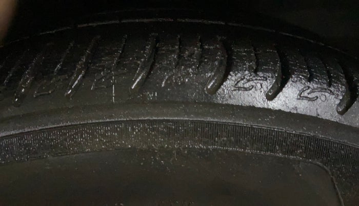 2020 Tata ALTROZ XZ PETROL, Petrol, Manual, 39,370 km, Right Front Tyre Tread