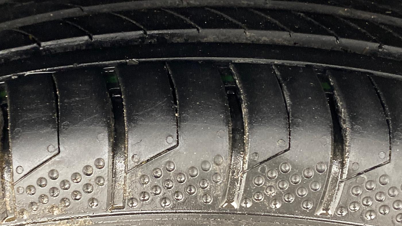 2018 Tata NEXON XE PETROL, Petrol, Manual, 55,585 km, Right Front Tyre Tread