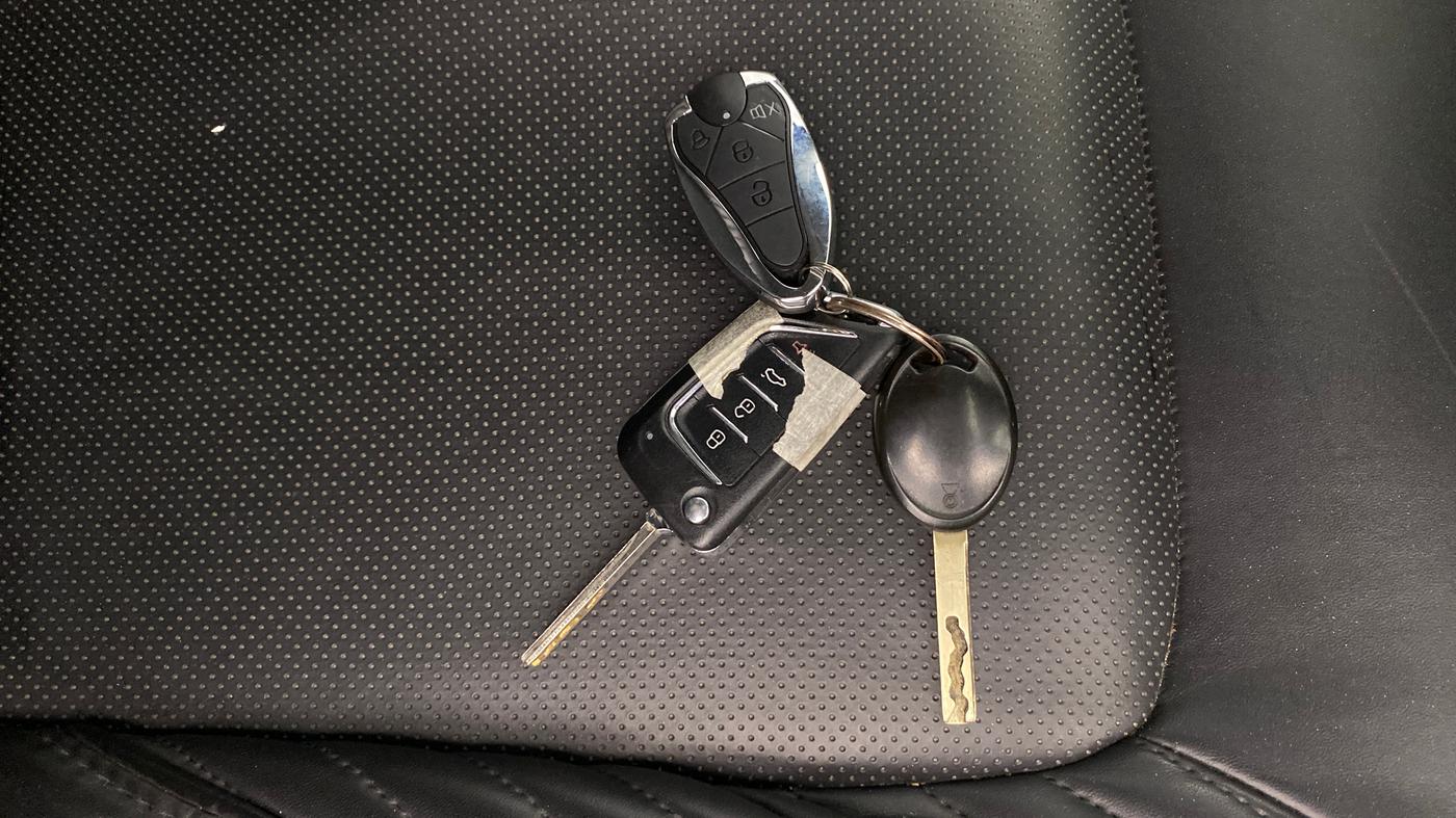 2018 Tata NEXON XE PETROL, Petrol, Manual, 55,585 km, Key Close Up