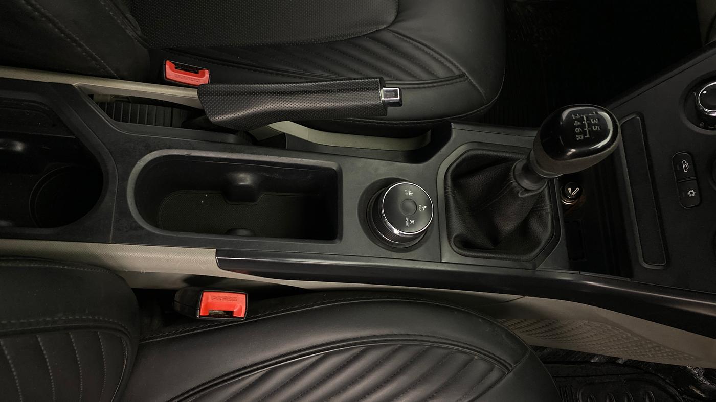 2018 Tata NEXON XE PETROL, Petrol, Manual, 55,585 km, Gear Lever