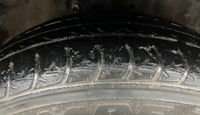 2015 Maruti Celerio VXI AMT, Petrol, Automatic, 69,763 km, Right Front Tyre Tread