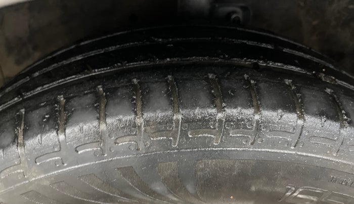 2015 Maruti Celerio VXI AMT, Petrol, Automatic, 69,763 km, Left Front Tyre Tread