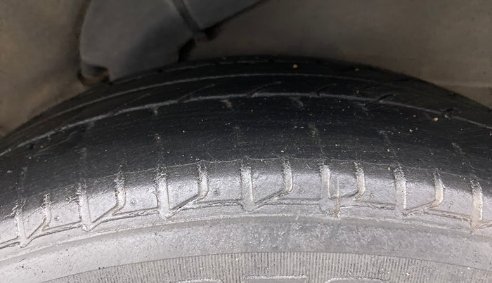 2013 Hyundai i10 ASTA 1.2 AT SUNROOF, Petrol, Automatic, 50,536 km, Left Rear Tyre Tread