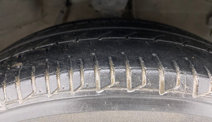 2013 Hyundai i10 ASTA 1.2 AT SUNROOF, Petrol, Automatic, 50,536 km, Right Front Tyre Tread