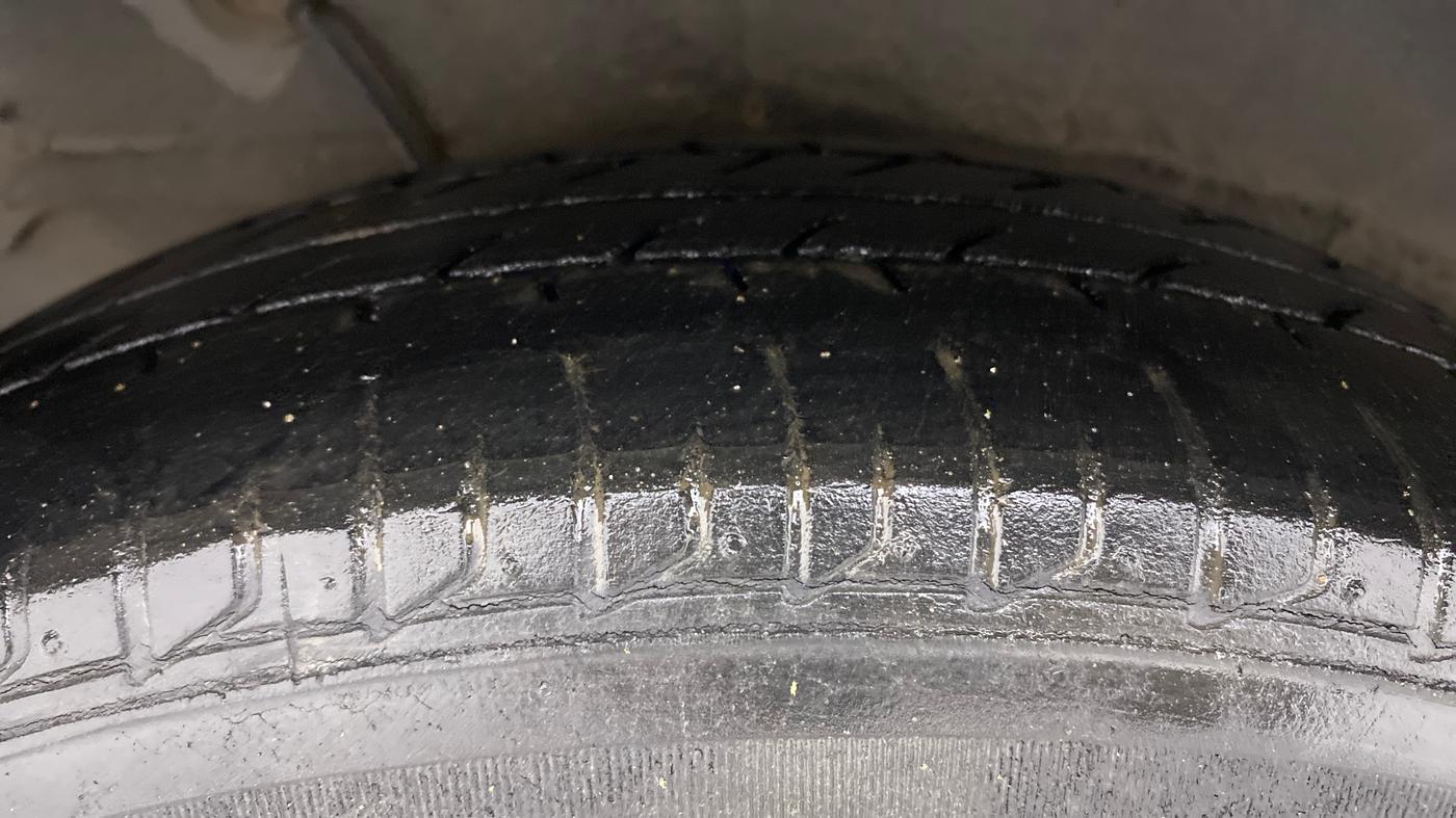 2013 Hyundai i10 ASTA 1.2 AT SUNROOF, Petrol, Automatic, 50,536 km, Right Rear Tyre Tread