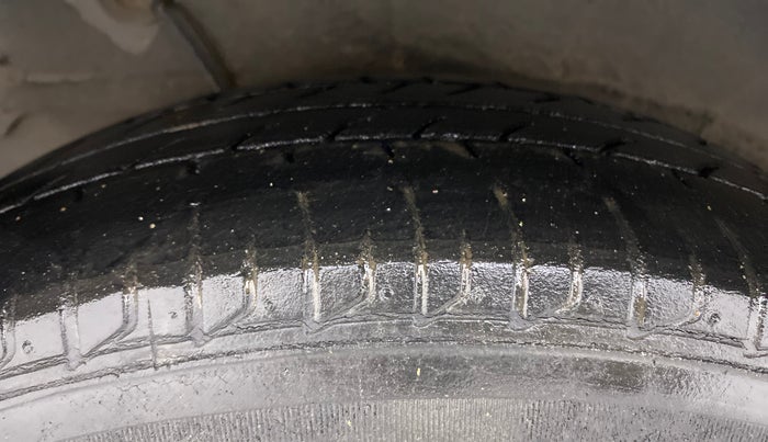 2013 Hyundai i10 ASTA 1.2 AT SUNROOF, Petrol, Automatic, 50,536 km, Right Rear Tyre Tread