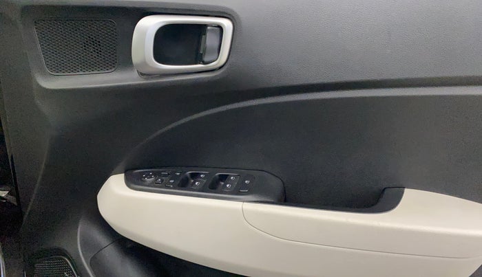 2022 Hyundai VENUE SX 1.2 PETROL, Petrol, Manual, 33,192 km, Driver Side Door Panels Control