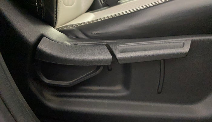 2022 Hyundai VENUE SX 1.2 PETROL, Petrol, Manual, 33,192 km, Driver Side Adjustment Panel