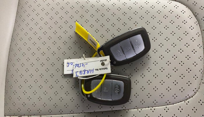 2022 Hyundai VENUE SX 1.2 PETROL, Petrol, Manual, 33,192 km, Key Close Up