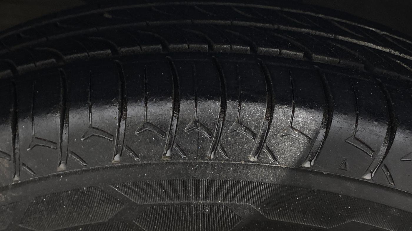 2019 Maruti Swift VXI, Petrol, Manual, 67,839 km, Left Front Tyre Tread