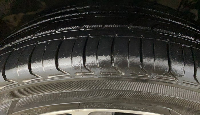 2018 Maruti Ciaz ALPHA 1.5 SHVS PETROL, Petrol, Manual, 75,166 km, Right Front Tyre Tread