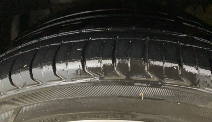 2018 Maruti Ciaz ALPHA 1.5 SHVS PETROL, Petrol, Manual, 75,166 km, Left Front Tyre Tread