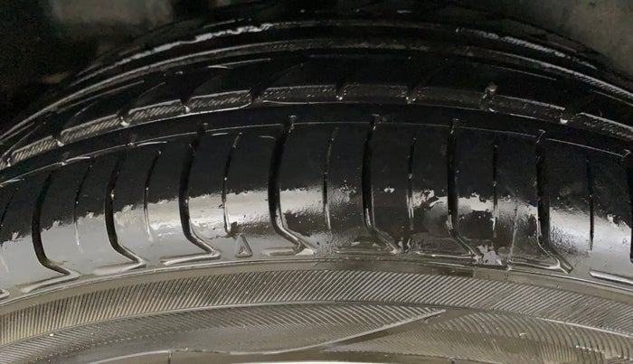 2018 Maruti Ciaz ALPHA 1.5 SHVS PETROL, Petrol, Manual, 75,166 km, Right Rear Tyre Tread