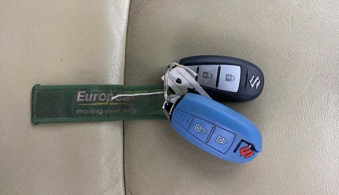 2018 Maruti Ciaz ALPHA 1.5 SHVS PETROL, Petrol, Manual, 75,166 km, Key Close Up