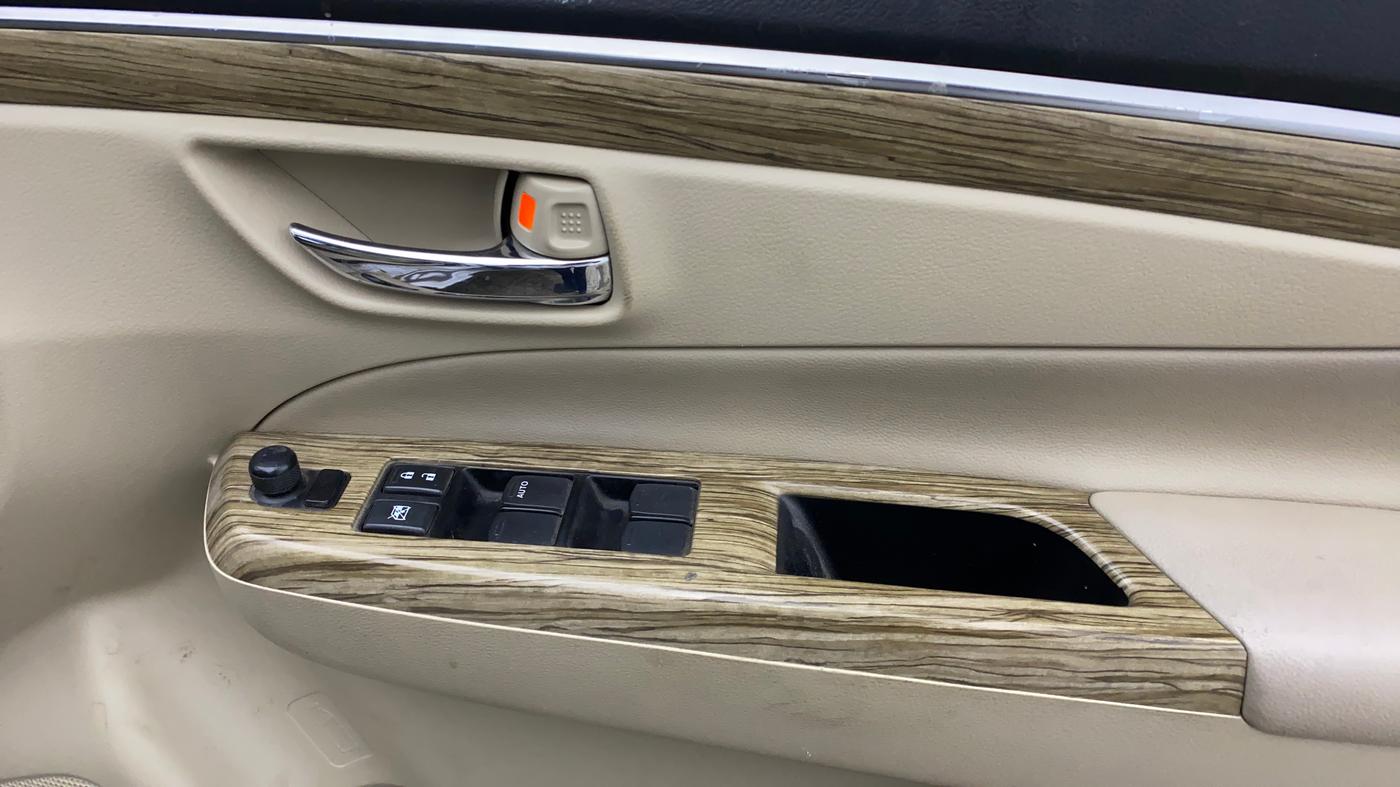 2018 Maruti Ciaz ALPHA 1.5 SHVS PETROL, Petrol, Manual, 75,166 km, Driver Side Door Panels Control