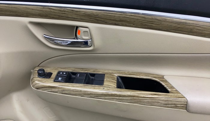 2018 Maruti Ciaz ALPHA 1.5 SHVS PETROL, Petrol, Manual, 75,166 km, Driver Side Door Panels Control