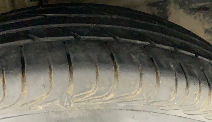 2015 Toyota Etios G, Petrol, Manual, 63,852 km, Right Front Tyre Tread