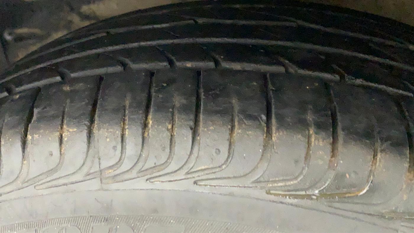 2015 Toyota Etios G, Petrol, Manual, 63,852 km, Left Front Tyre Tread