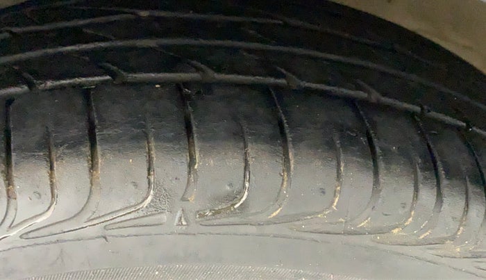 2015 Toyota Etios G, Petrol, Manual, 63,852 km, Left Rear Tyre Tread