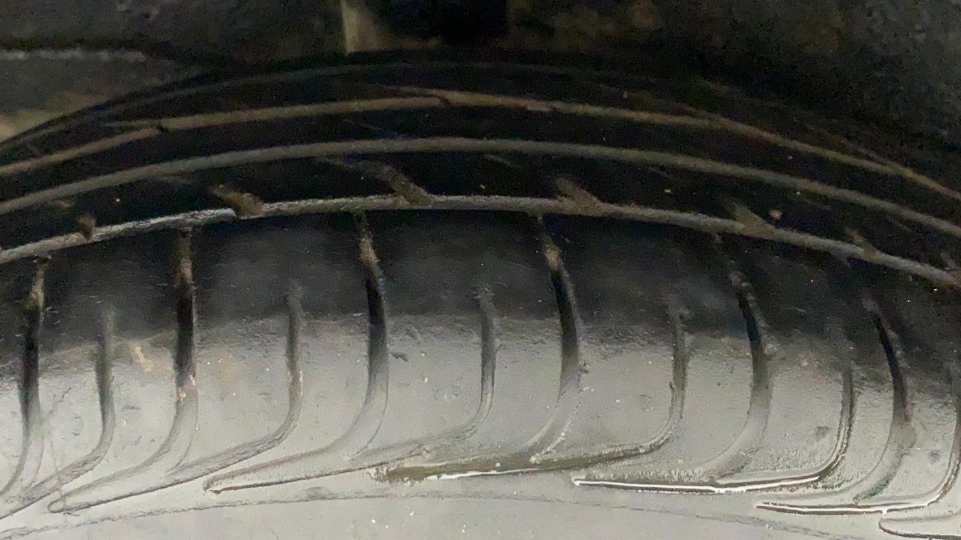 2015 Toyota Etios G, Petrol, Manual, 63,852 km, Right Rear Tyre Tread