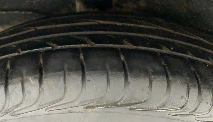 2015 Toyota Etios G, Petrol, Manual, 63,852 km, Right Rear Tyre Tread