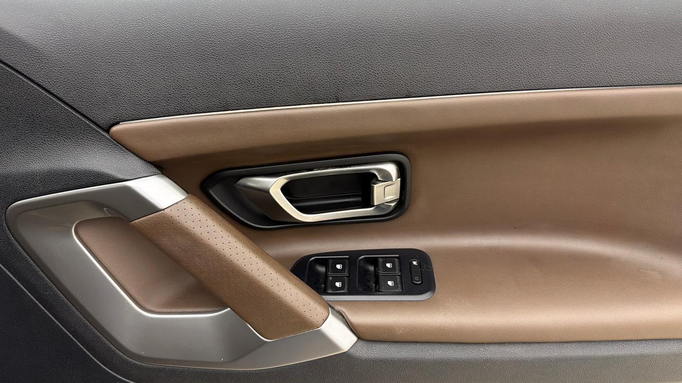 2021 Tata Harrier XZ PLUS 2.0L, Diesel, Manual, 90,184 km, Driver Side Door Panels Control