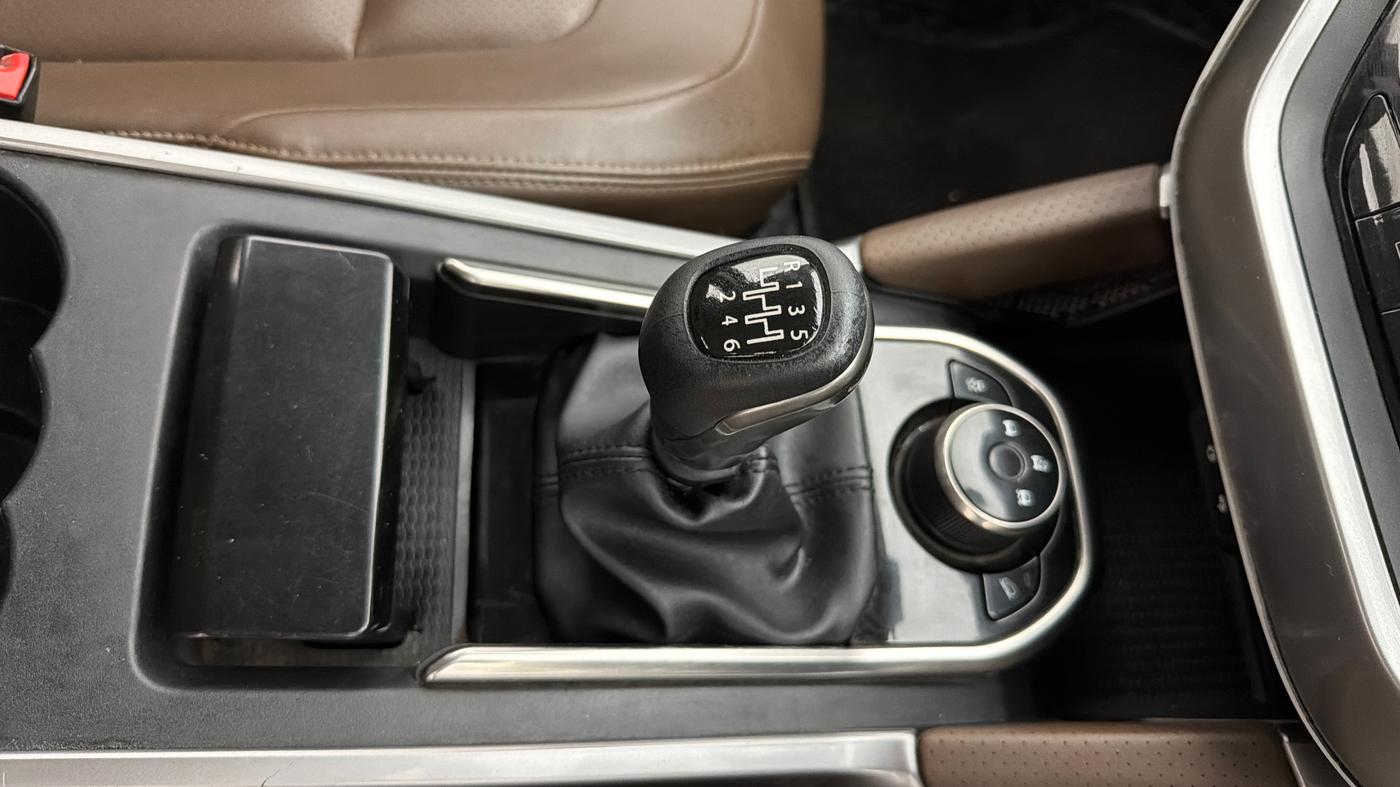 2021 Tata Harrier XZ PLUS 2.0L, Diesel, Manual, 90,184 km, Gear Lever