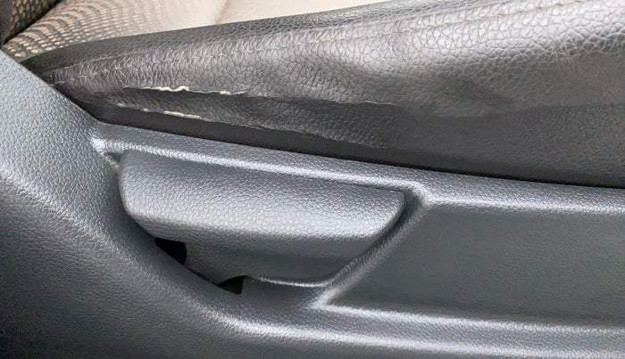 2017 Hyundai Eon MAGNA +, Petrol, Manual, 65,449 km, Driver Side Adjustment Panel